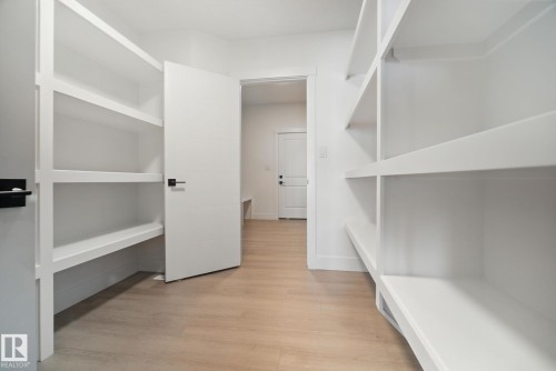 1135 Gyrfalcon Crescent, Edmonton, AB - Indoor Photo Showing Other Room