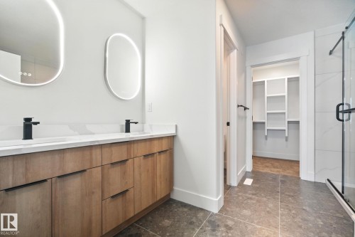 1135 Gyrfalcon Crescent, Edmonton, AB - Indoor Photo Showing Bathroom