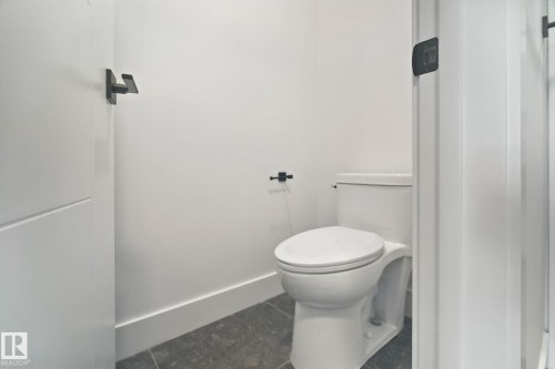 1135 Gyrfalcon Crescent, Edmonton, AB - Indoor Photo Showing Bathroom