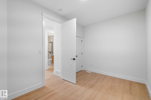 1135 Gyrfalcon Crescent, Edmonton, AB - Indoor Photo Showing Other Room