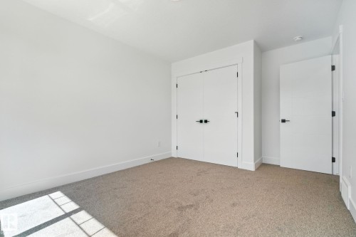 1135 Gyrfalcon Crescent, Edmonton, AB - Indoor Photo Showing Other Room