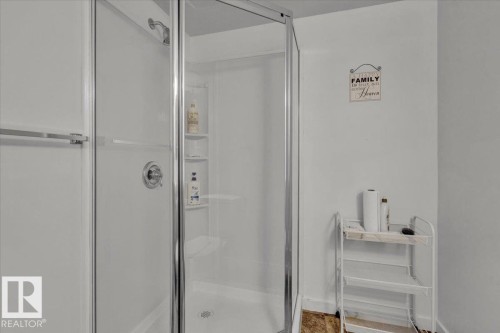 2585 Cole Crescent, Edmonton, AB - Indoor Photo Showing Bathroom