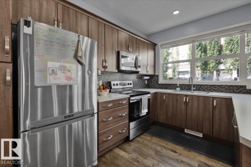 2585 Cole Crescent, Edmonton, AB - Indoor Photo Showing Kitchen With Stainless Steel Kitchen