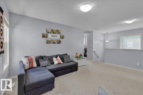 2585 Cole Crescent, Edmonton, AB - Indoor Photo Showing Living Room