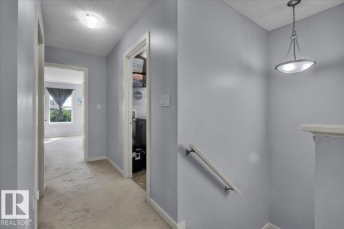 2585 Cole Crescent, Edmonton, AB - Indoor Photo Showing Other Room