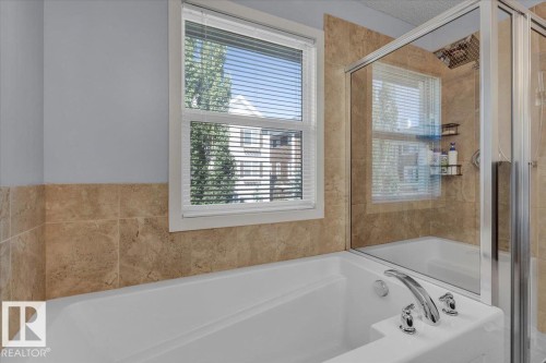 2585 Cole Crescent, Edmonton, AB - Indoor Photo Showing Bathroom