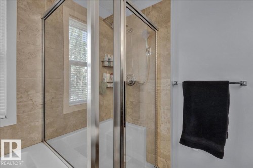 2585 Cole Crescent, Edmonton, AB - Indoor Photo Showing Bathroom