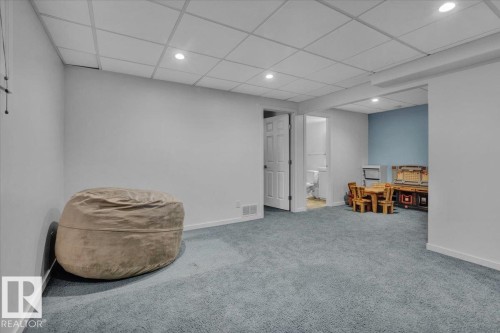 2585 Cole Crescent, Edmonton, AB - Indoor
