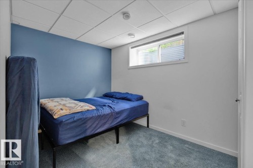 2585 Cole Crescent, Edmonton, AB - Indoor Photo Showing Bedroom