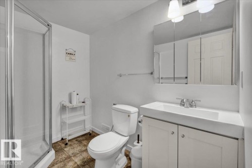 2585 Cole Crescent, Edmonton, AB - Indoor Photo Showing Bathroom