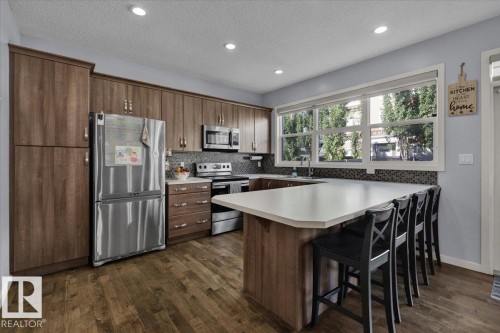 2585 Cole Crescent, Edmonton, AB - Indoor Photo Showing Kitchen With Stainless Steel Kitchen