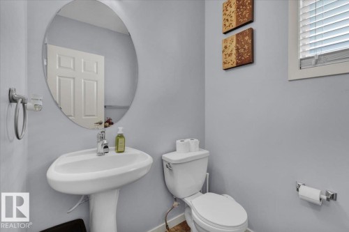 2585 Cole Crescent, Edmonton, AB - Indoor Photo Showing Bathroom