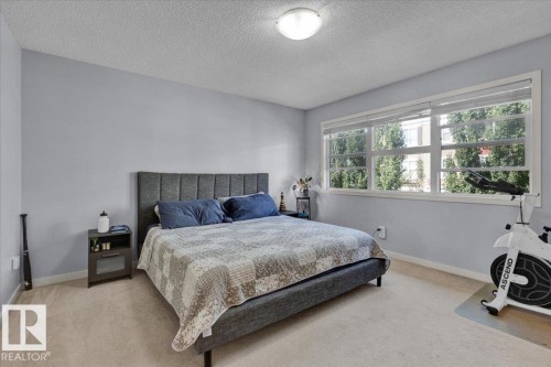 2585 Cole Crescent, Edmonton, AB - Indoor Photo Showing Bedroom