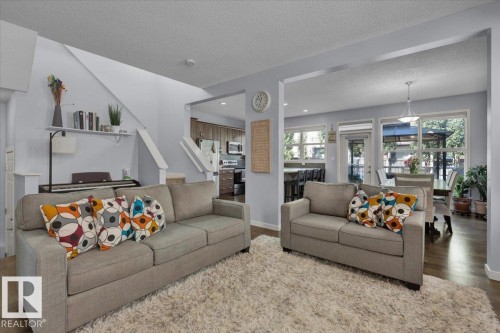 2585 Cole Crescent, Edmonton, AB - Indoor Photo Showing Living Room