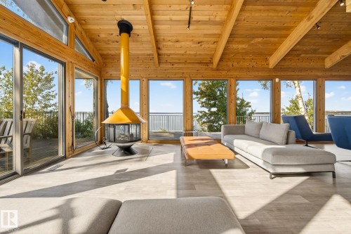 139 Silver Beach, Rural Wetaskiwin County, AB - Indoor Photo Showing Living Room