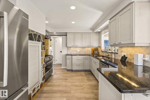 139 Silver Beach, Rural Wetaskiwin County, AB - Indoor Photo Showing Kitchen
