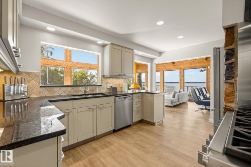 139 Silver Beach, Rural Wetaskiwin County, AB - Indoor Photo Showing Kitchen