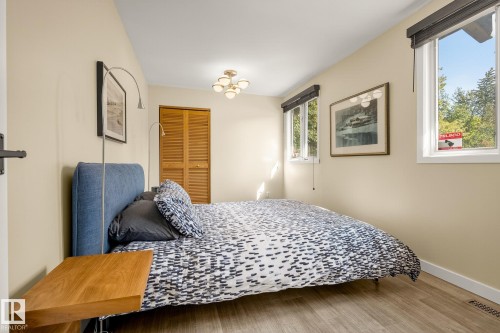 139 Silver Beach, Rural Wetaskiwin County, AB - Indoor Photo Showing Bedroom