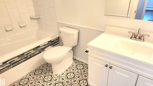 304 10740 105 Street, Edmonton, AB - Indoor Photo Showing Bathroom