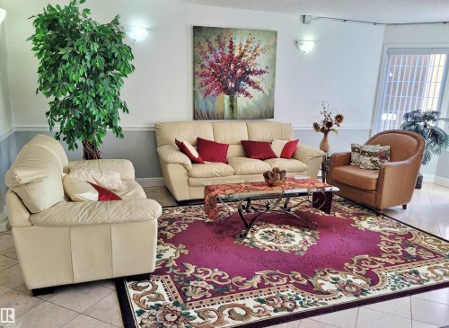 404 13450 114 Avenue, Edmonton, AB - Indoor Photo Showing Living Room
