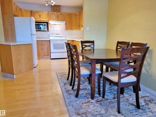 Dining space with light wood-style floors - 404 13450 114 Avenue, Edmonton, AB - Indoor
