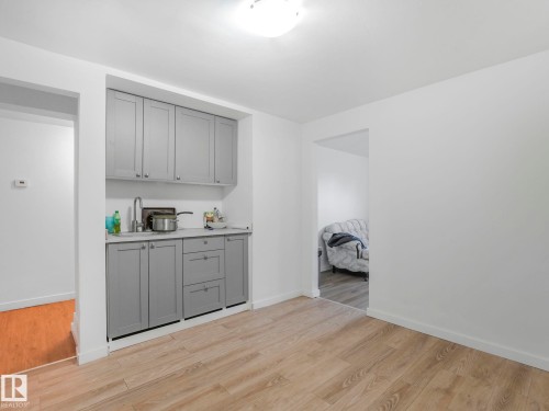 9638 106 Avenue, Edmonton, AB - Indoor Photo Showing Kitchen