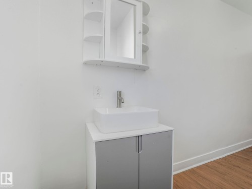 9638 106 Avenue, Edmonton, AB - Indoor Photo Showing Other Room