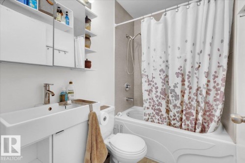 10548 40 Street, Edmonton, AB - Indoor Photo Showing Bathroom