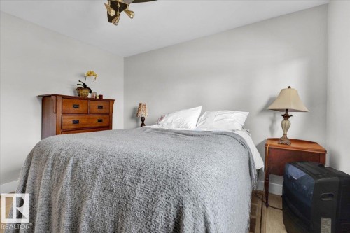 10548 40 Street, Edmonton, AB - Indoor Photo Showing Bedroom