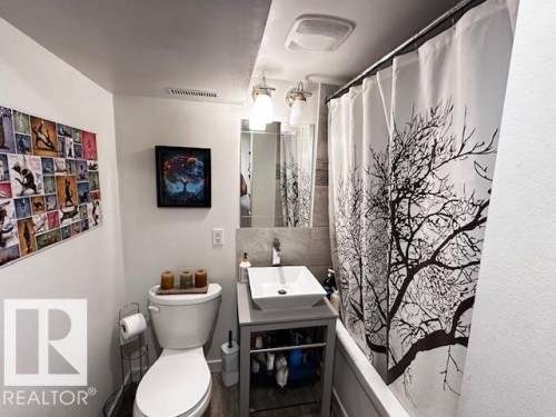 10548 40 Street, Edmonton, AB - Indoor Photo Showing Bathroom
