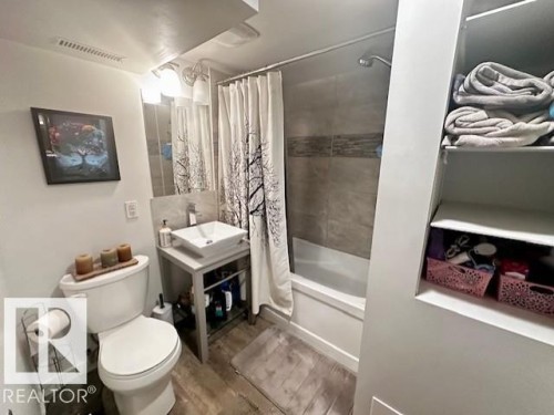 10548 40 Street, Edmonton, AB - Indoor Photo Showing Bathroom