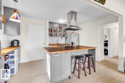10548 40 Street, Edmonton, AB - Indoor Photo Showing Kitchen
