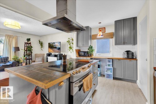 10548 40 Street, Edmonton, AB - Indoor Photo Showing Kitchen