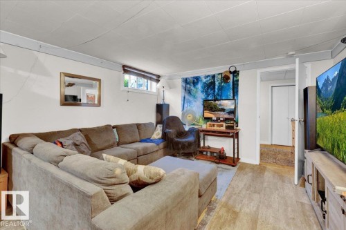 10548 40 Street, Edmonton, AB - Indoor Photo Showing Living Room