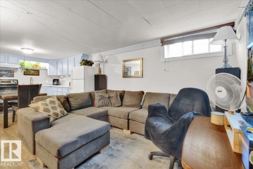 10548 40 Street, Edmonton, AB - Indoor Photo Showing Living Room