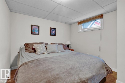 10548 40 Street, Edmonton, AB - Indoor Photo Showing Bedroom