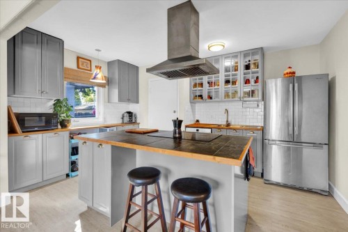 10548 40 Street, Edmonton, AB - Indoor Photo Showing Kitchen