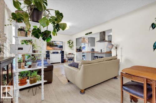 10548 40 Street, Edmonton, AB - Indoor