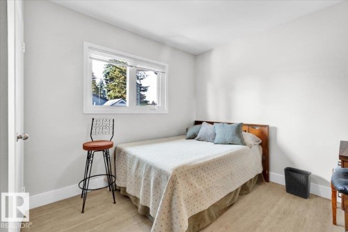 10548 40 Street, Edmonton, AB - Indoor Photo Showing Bedroom