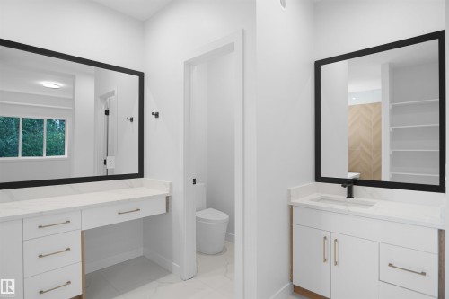 53 Meadowgrove Lane, Spruce Grove, AB - Indoor Photo Showing Bathroom