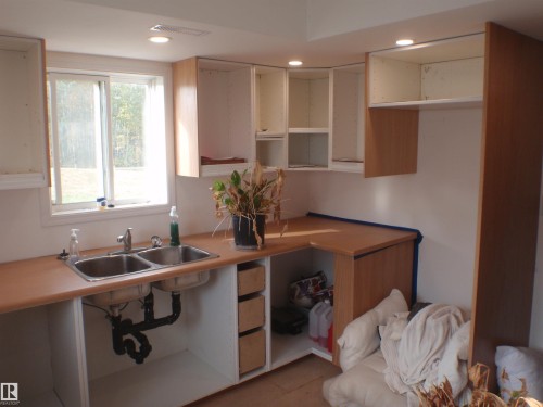 230 59518 Rge Rd 55, Rural Barrhead County, AB - Indoor Photo Showing Kitchen With Double Sink