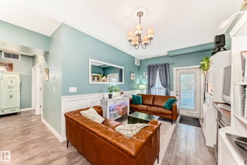 101 10126 144 Street, Edmonton, AB - Indoor Photo Showing Living Room