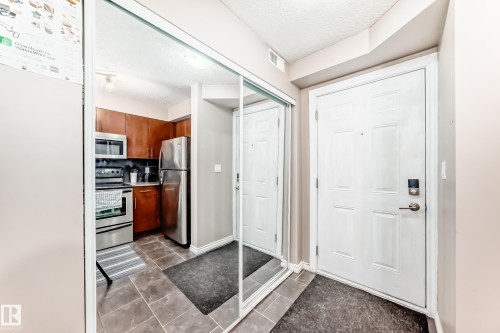 104 10118 106 Avenue, Edmonton, AB - Indoor