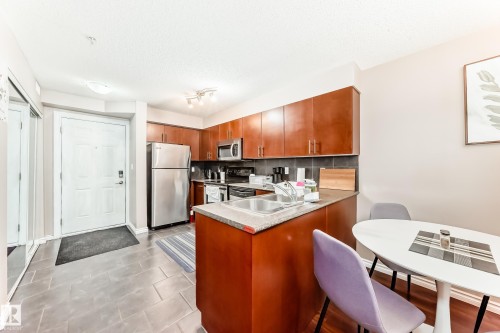 104 10118 106 Avenue, Edmonton, AB - Indoor Photo Showing Kitchen With Double Sink