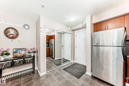 104 10118 106 Avenue, Edmonton, AB - Indoor Photo Showing Kitchen