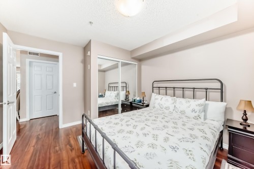 104 10118 106 Avenue, Edmonton, AB - Indoor Photo Showing Bedroom