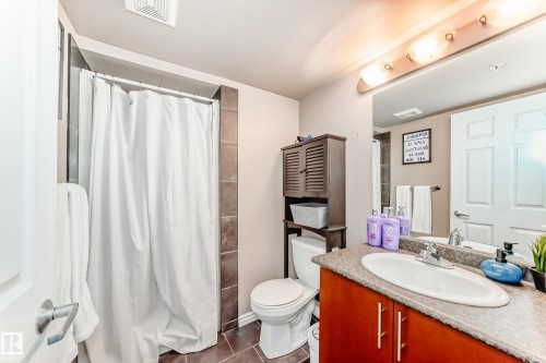 104 10118 106 Avenue, Edmonton, AB - Indoor Photo Showing Bathroom