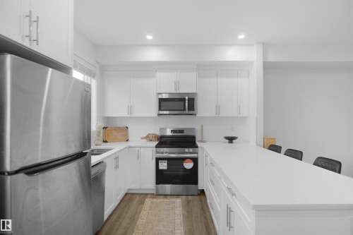 19 903 Crystallina Nera Way, Edmonton, AB - Indoor Photo Showing Kitchen