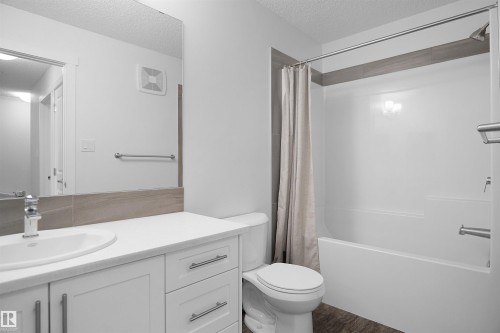 19 903 Crystallina Nera Way, Edmonton, AB - Indoor Photo Showing Bathroom