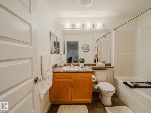 431 11603 Ellerslie Road, Edmonton, AB - Indoor Photo Showing Bathroom
